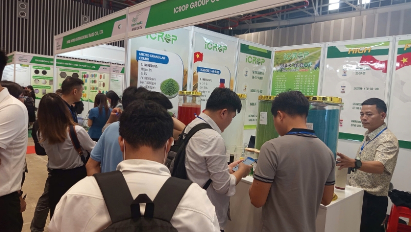 Gian hàng của iCrop Group thu hút khách hàng tham quan
